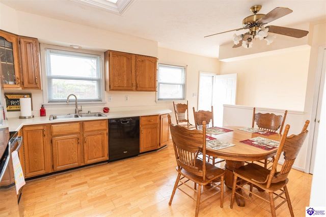 1526 Sanders Lane, Louisville, KY 40216