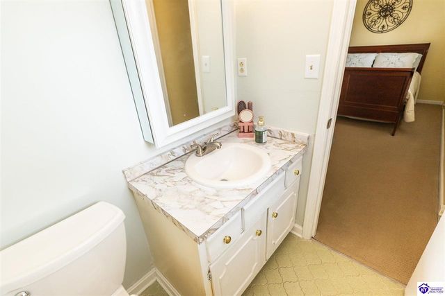 1526 Sanders Lane, Louisville, KY 40216