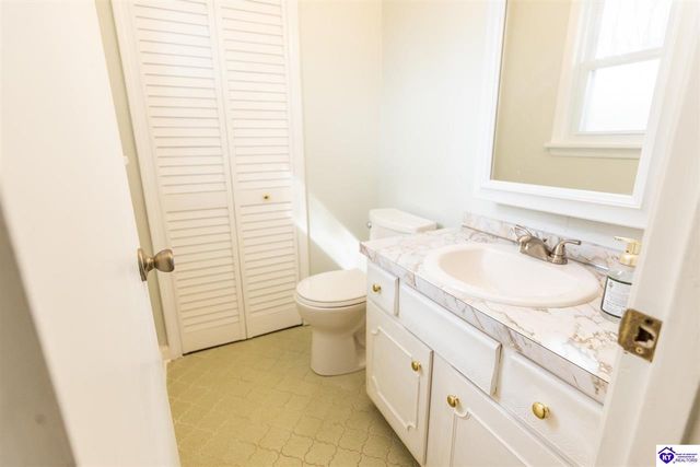 1526 Sanders Lane, Louisville, KY 40216