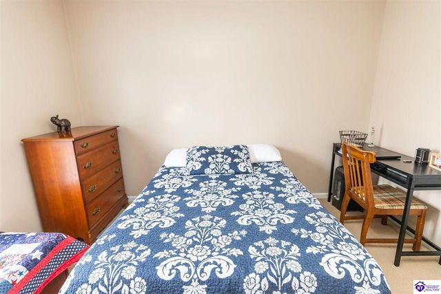 1526 Sanders Lane, Louisville, KY 40216