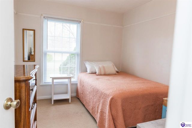 1526 Sanders Lane, Louisville, KY 40216