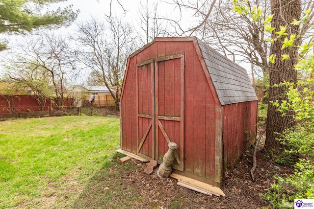 1526 Sanders Lane, Louisville, KY 40216