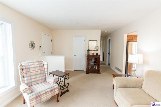 1526 Sanders Lane, Louisville, KY 40216