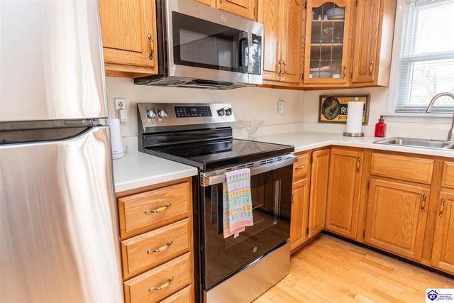 1526 Sanders Lane, Louisville, KY 40216