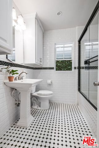 3345 Virginia Avenue, Santa Monica, CA 90404