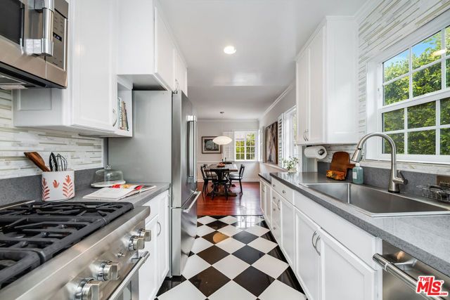 3345 Virginia Avenue, Santa Monica, CA 90404