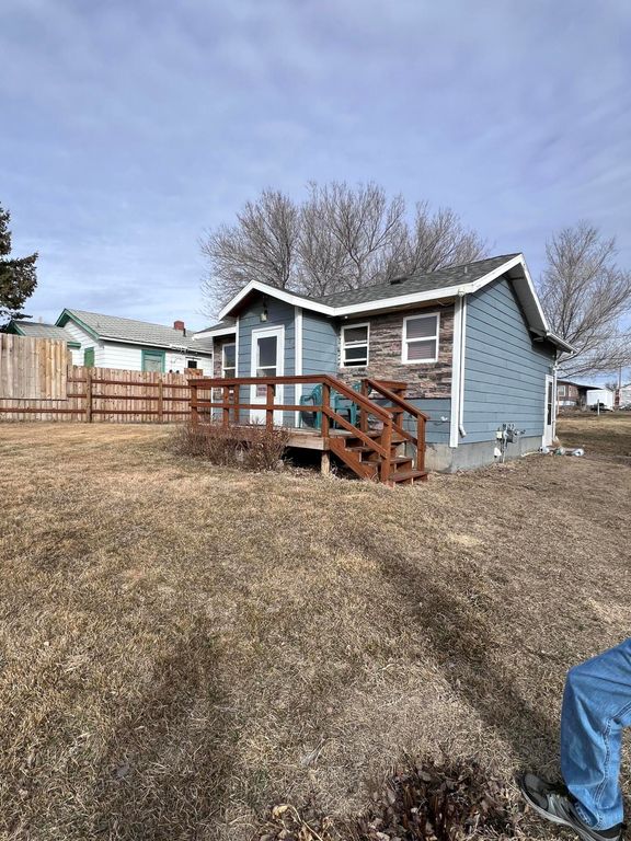220 Garfield ST, Wolf Point, MT 59201 photo 2