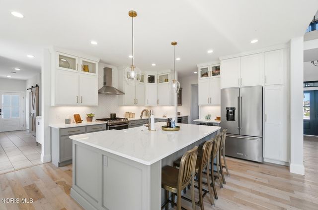 112 Grey Bridge Court, Perrysburg, OH 43551