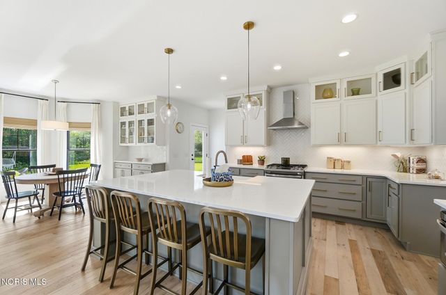 112 Grey Bridge Court, Perrysburg, OH 43551