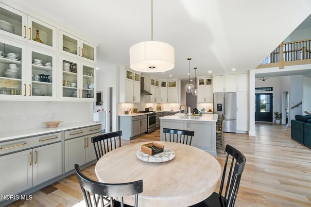 112 Grey Bridge Court, Perrysburg, OH 43551