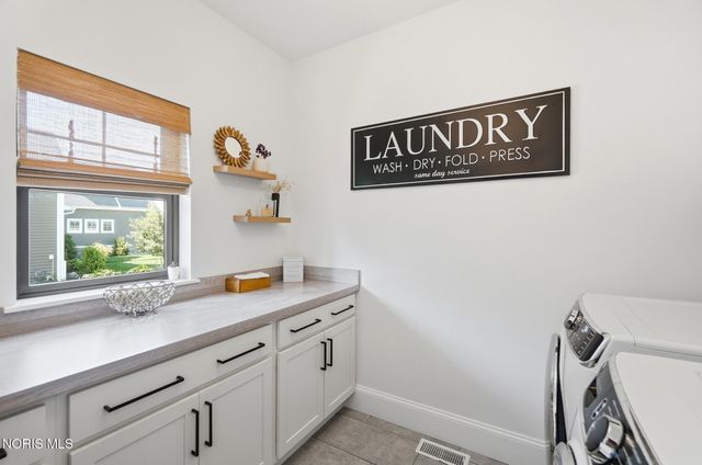 112 Grey Bridge Court, Perrysburg, OH 43551
