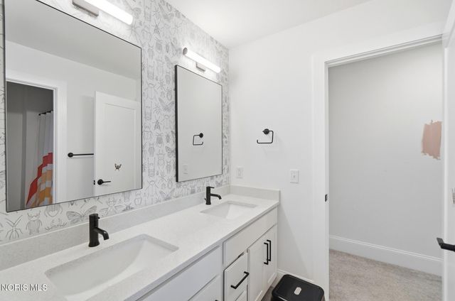 112 Grey Bridge Court, Perrysburg, OH 43551