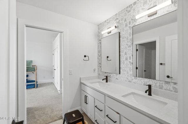 112 Grey Bridge Court, Perrysburg, OH 43551