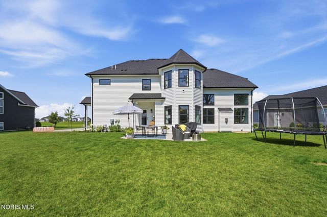 112 Grey Bridge Court, Perrysburg, OH 43551