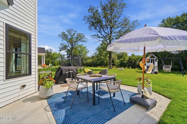 112 Grey Bridge Court, Perrysburg, OH 43551