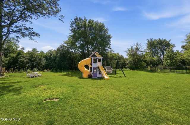 112 Grey Bridge Court, Perrysburg, OH 43551