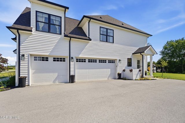 112 Grey Bridge Court, Perrysburg, OH 43551
