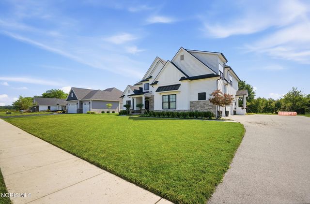 112 Grey Bridge Court, Perrysburg, OH 43551
