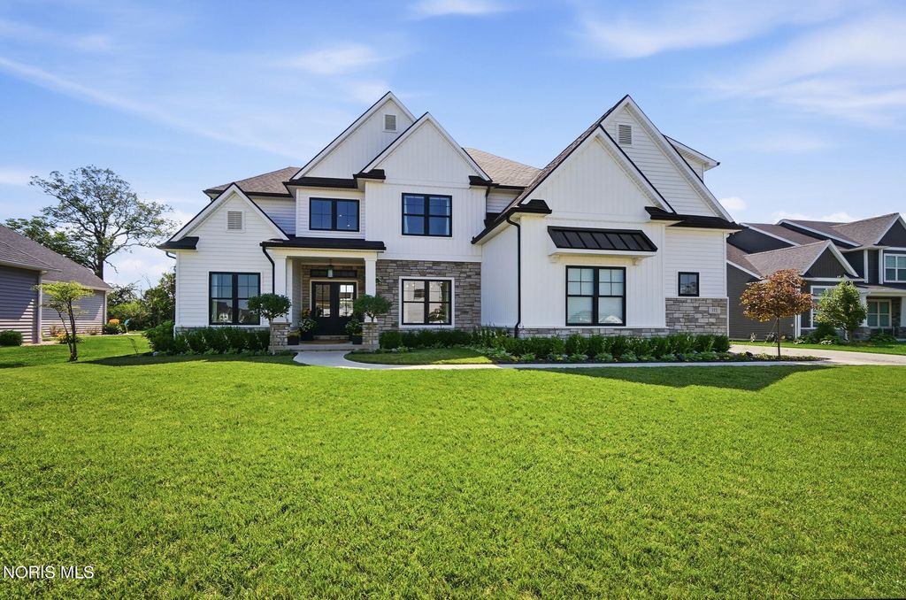 112 Grey Bridge Court, Perrysburg, OH 43551