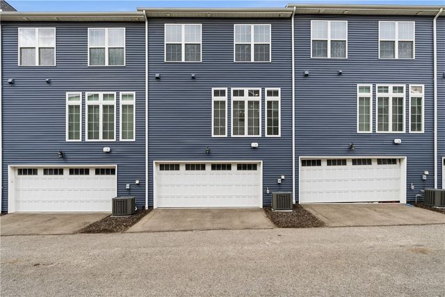 318 Harlequin St, Cranberry Twp, PA 16066