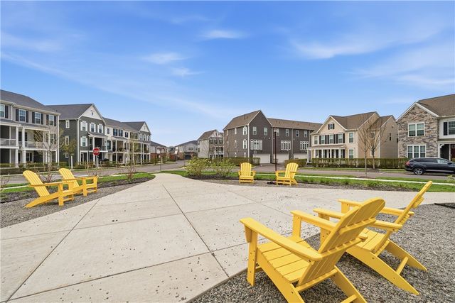 318 Harlequin St, Cranberry Twp, PA 16066