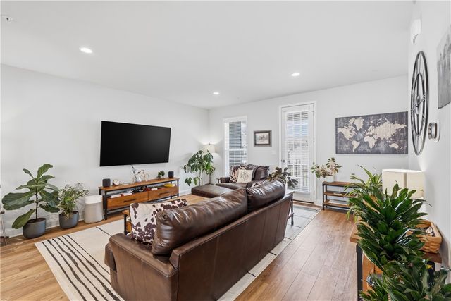 318 Harlequin St, Cranberry Twp, PA 16066