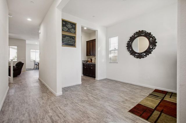 10361 Dynamic Way, Elk Grove, CA 95757
