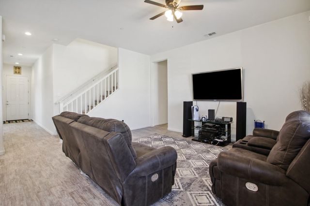 10361 Dynamic Way, Elk Grove, CA 95757