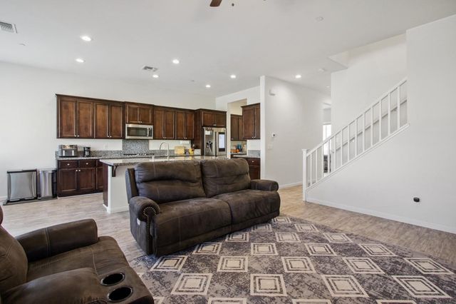 10361 Dynamic Way, Elk Grove, CA 95757