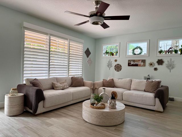 8070 Murano Circle, Palm Beach Gardens, FL 33418