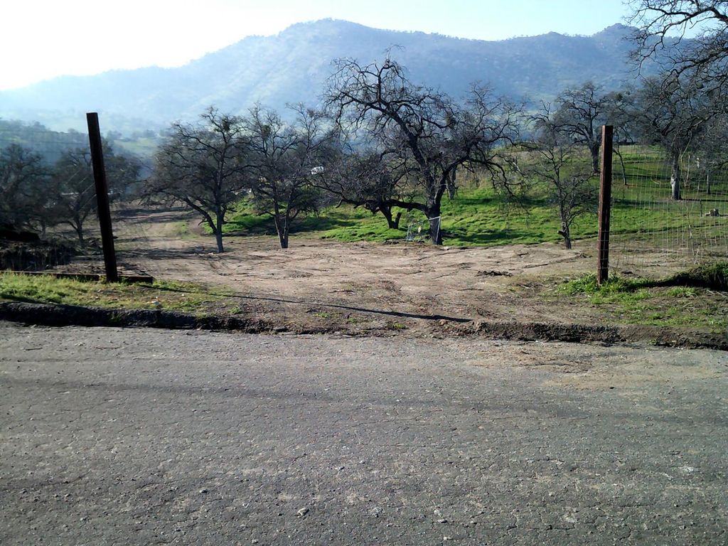 Image 2 of property listing at 38949 Roundtree Lane, Yokuts Valley, CA 93675