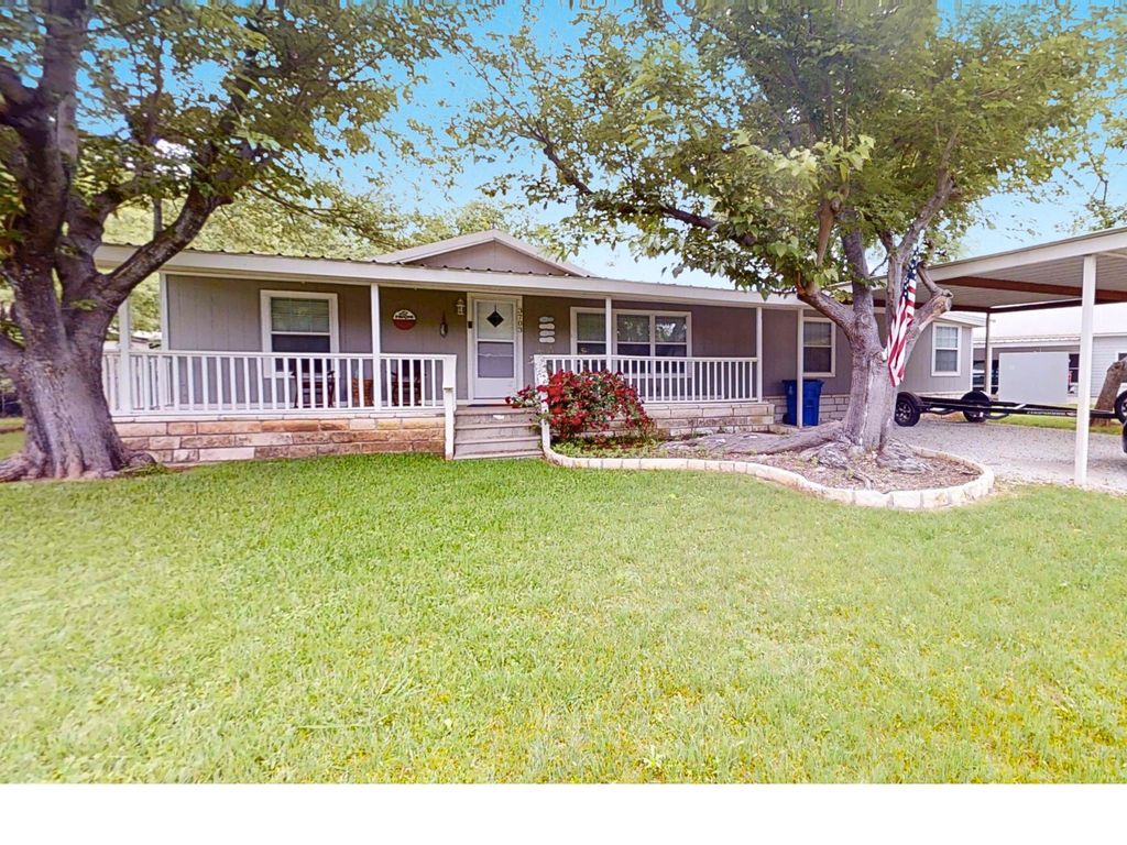 3703 Hartwood Drive, Granbury, TX 76049