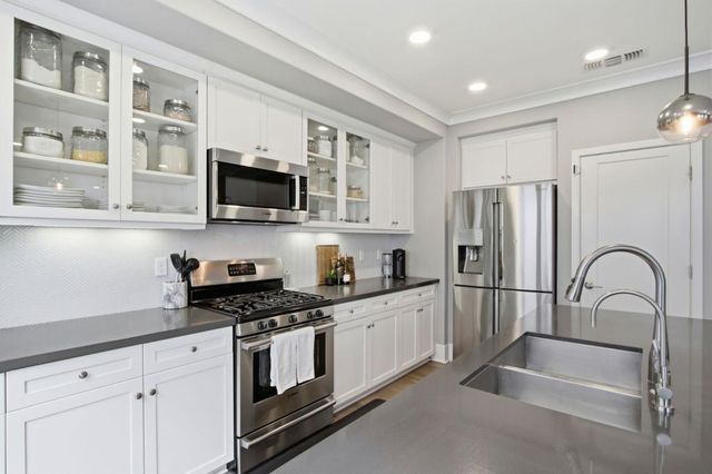 1069 Bigleaf Place 202, San Jose, CA 95131