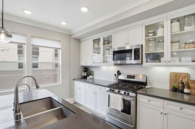 1069 Bigleaf Place 202, San Jose, CA 95131
