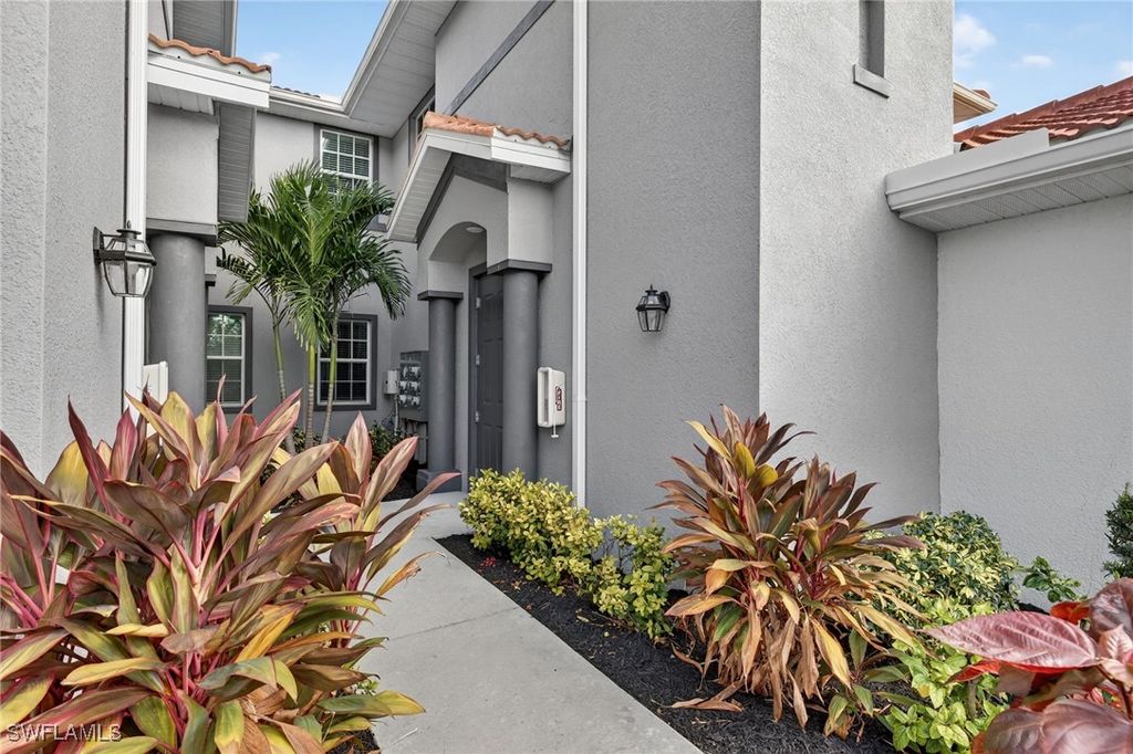 12041 Santaluz DR 202, Fort Myers, FL 33913