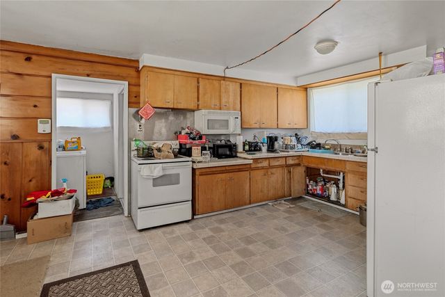 1445 S Cloverdale Street, Seattle, WA 98108