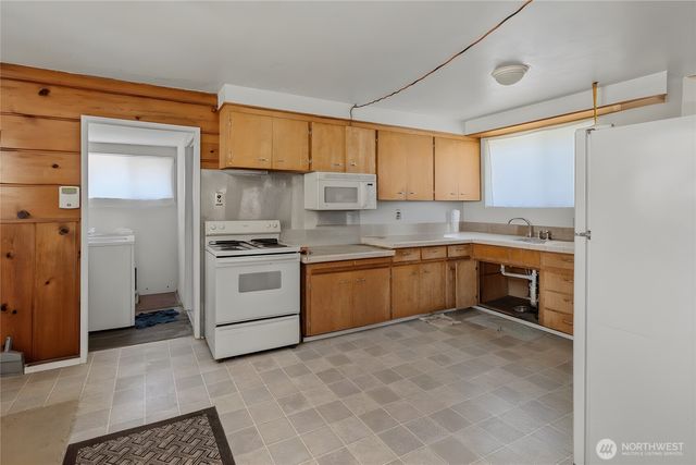1445 S Cloverdale Street, Seattle, WA 98108