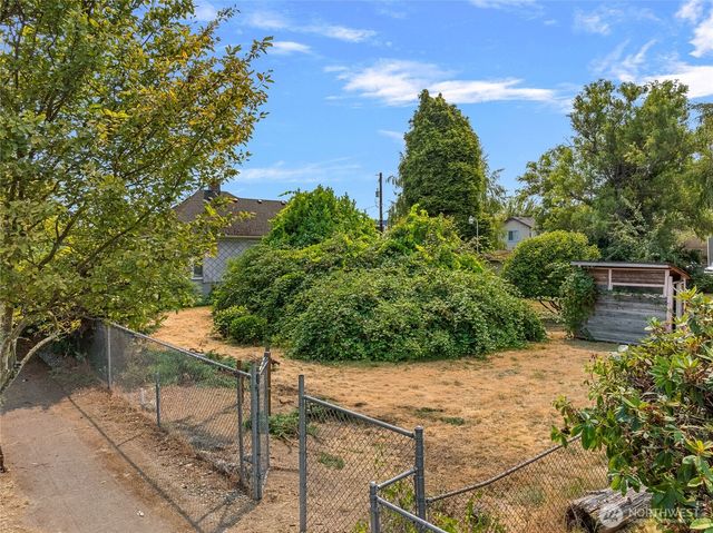 1445 S Cloverdale Street, Seattle, WA 98108
