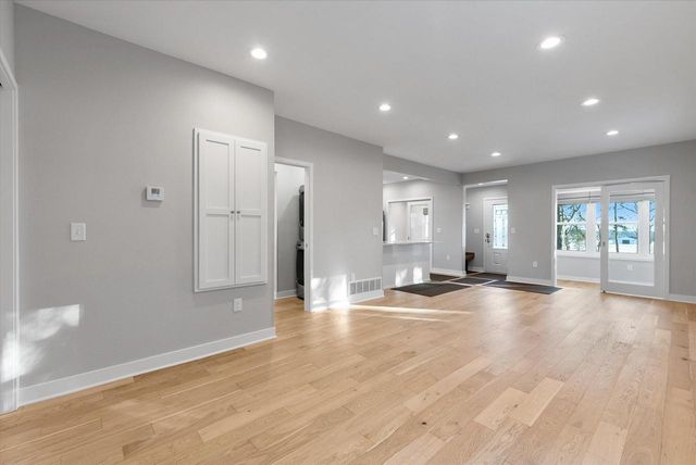 1050-1052 Arrowhead ROAD, Grafton, WI 53024