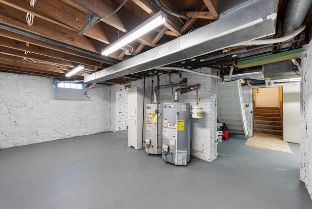 1050-1052 Arrowhead ROAD, Grafton, WI 53024