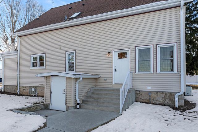 1050-1052 Arrowhead ROAD, Grafton, WI 53024