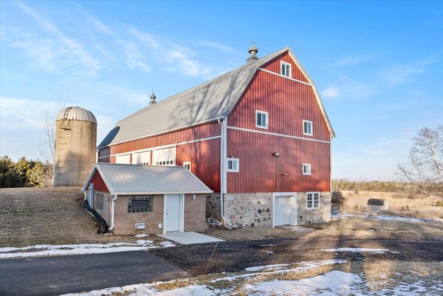 1050-1052 Arrowhead ROAD, Grafton, WI 53024