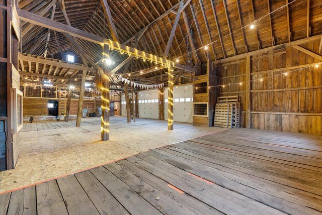 1050-1052 Arrowhead ROAD, Grafton, WI 53024