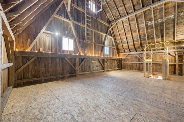 1050-1052 Arrowhead ROAD, Grafton, WI 53024