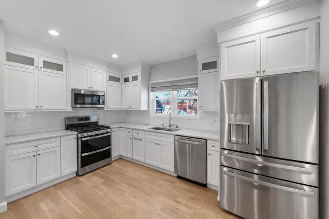 1050-1052 Arrowhead ROAD, Grafton, WI 53024