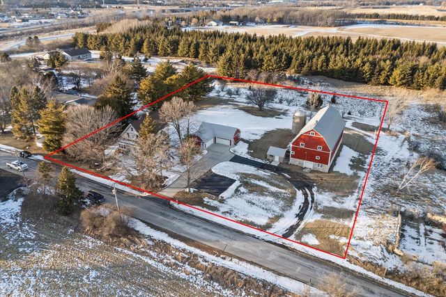 1050-1052 Arrowhead ROAD, Grafton, WI 53024