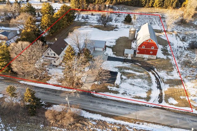 1050-1052 Arrowhead ROAD, Grafton, WI 53024