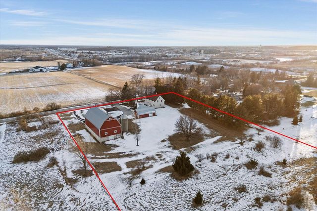 1050-1052 Arrowhead ROAD, Grafton, WI 53024