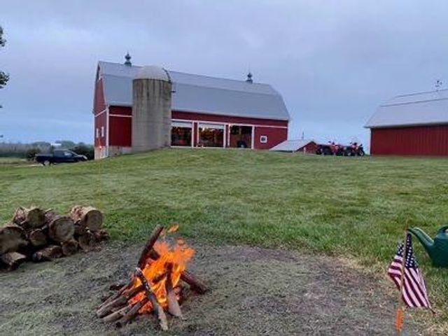 1050-1052 Arrowhead ROAD, Grafton, WI 53024