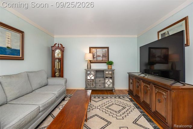 27621 Thomas Avenue, Warren, MI 48092